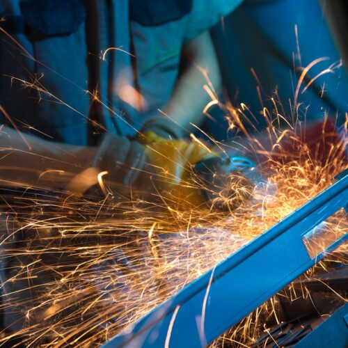 Taśma tnąca do metalu – jak dobrać taśmy tnące do metalu, żeby ciąć szybciej, dokładniej i taniej?