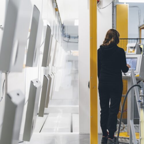 Pianki ochronne i ich rola w bezpiecznej organizacji przestrzeni przemysłowej